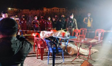 หนุ่มเมาซ่าส์ควักปืนจ่อหัวตัวเองโชว์กล้าต่อหน้าสาว ลั่นไกลกระสุนทะลุผ่านศีรษะดับ 2 ศพ