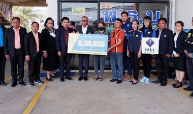 อำนาจเจริญมอบเงินค่าสินไหมทดแทนให้กับทาญาติผู้ประสบภัยเสียชีวิตหมู่จากอุบัติเหตุรถตู้  11 รายแล้ว