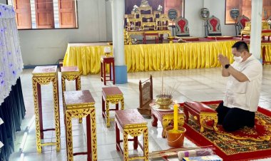 "นายกเคี้ยง คนบ้านเฮา"  เดินทางมาร่วมเคารพศพ "คุณพูลทรัพย์ ยาปะโรหิต "