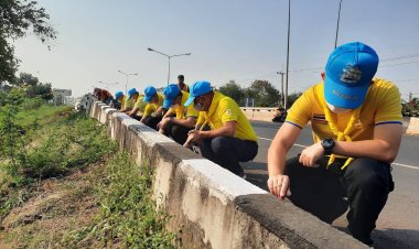 สุดเจ๋ง! จิตอาสาตำรวจทางหลวงเพชรบูรณ์ อาสา"ปรับปรุงทาสีสะพาน"