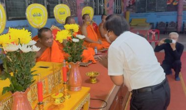 นายกทน. แม่สอด ประธานจุดธูปเทียนงานศพอภิธรรมศพ "คุณตุ้ม ลักขณา พินิจวงษ์" นักธุรกิจด้านอัญมณี