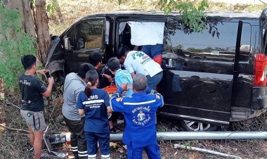 หวิดดับยกวง!รถตู้วงดนตรีชื่อดัง “มหาหิงคุ์” เสียหลักพุ่งชนต้นไม้ข้างทาง"เอ"นักร้องนำสาหัส