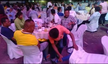 โตะจีนธรรมดา!!โลกไม่จำซ่อนรางวัลลุ้นใต้โต๊ะ 200 ชิ้น ทำเอาแขกร่วมงานต่างยกเก้าอี้ลุ้นโชค