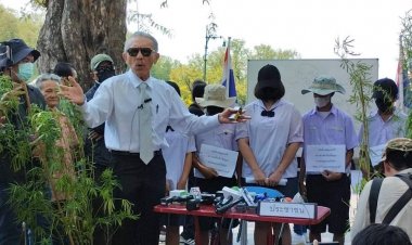 "ป๋าชู" นำเยาวชนบุกทำเนียบร่วมกิจกรรม "ตัดต้นกัญชาให้ห่างไกลเยาวชน" ชี้ให้เห็นมุมมืดของกัญชา