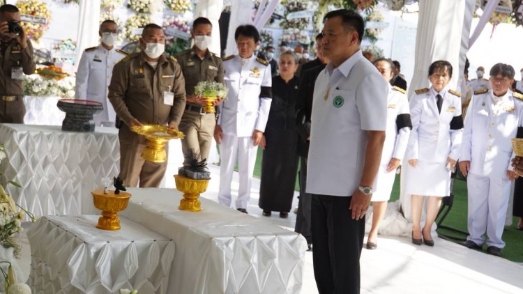 "อนุทิน" รองนายกรัฐมนตรี ประธานพิธีพระราชทานดินฝังศพอาม่าจือฮียง มารดา นายก อบจ.ศรีสะเกษ