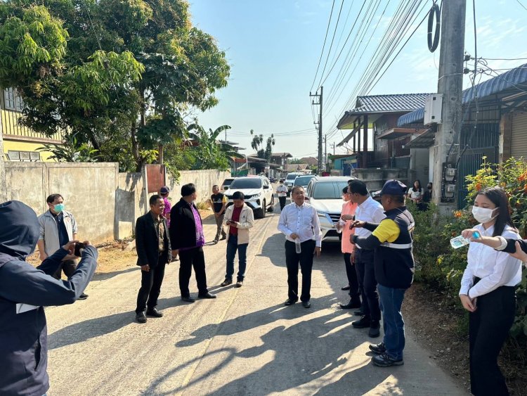 “รองเอ็ด” ที่ปรึกษา รมว.ดิจิทัลเพื่อเศรษฐกิจและสังคม =DE ลงพื้นที่ดูถนนพังเสียหาย เพื่อเร่งแก้ไข