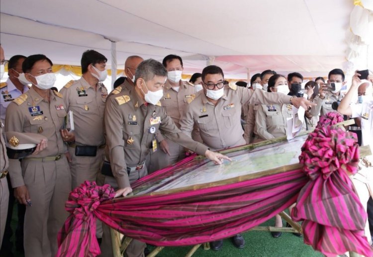 องคมนตรี ลงพื้นที่ติดตามขับเคลื่อนโครงการในพระราชดำริที่ศรีสะเกษ ที่อ่างเก็บน้ำห้วยติ๊กชู