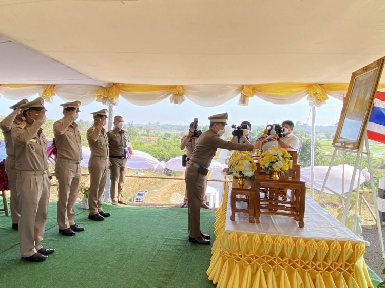 องคมนตรี ลงพื้นที่ศรีสะเกษวันที่สอง ดูสถานการณ์น้ำอ่างเก็บน้ำเพื่อการเกษตร ขับเคลื่อนงานโครงการพระราชดำริ