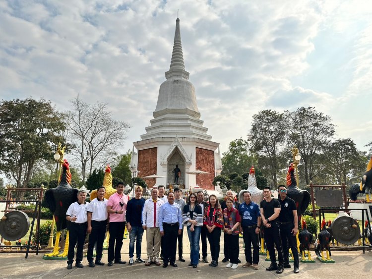 "มาดามหยก"พรรครวมแผ่นดิน  นำทีมศิลปินสักการะ พระสถูปเจดีย์สมเด็จพระนเรศวรมหาราชานุสรณ์