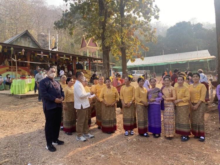 “นายกเคี้ยง” พรรคพลังประชารัฐ ร่วมงานสืบสานประเพณีขึ้นพระธาตุดอยดินกี่แม่สอด