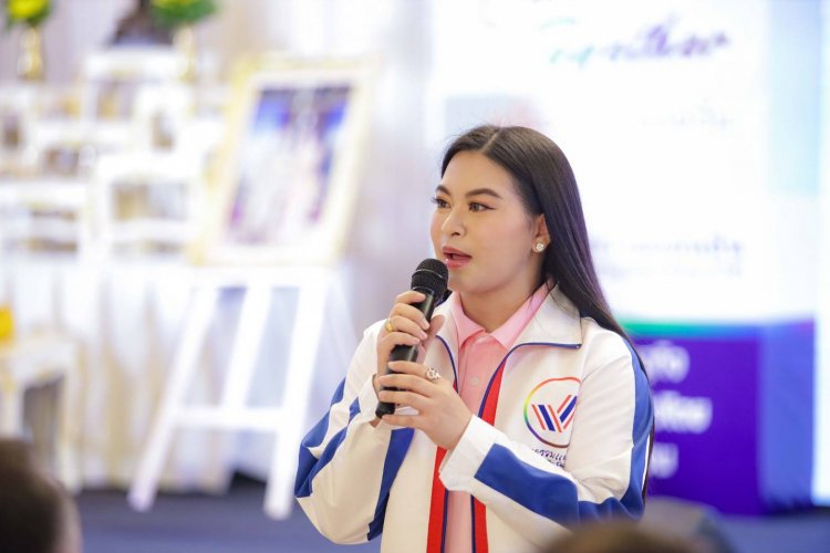"มาดามหยก" นำ "พรรครวมแผ่นดิน" เดินหน้าสานต่อสิ่งที่ผู้ก่อตั้งพรรคสร้างไว้ ยกอาน้อย เป็น"สุภาพบุรุษ ลูกผู้ชาย"