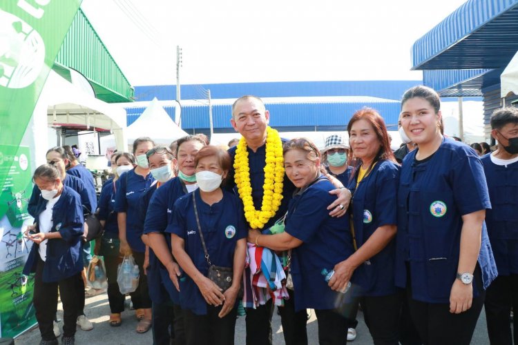 รมว.เกษตรและสหกรณ์ลงพื้นที่เปิดการจัดงานรณรงค์การถ่ายทอดเทคโนโลยีการลดต้นทุนการผลิตข้าวให้ปฏิบัติได้จริงที่อำนาจเจริญ