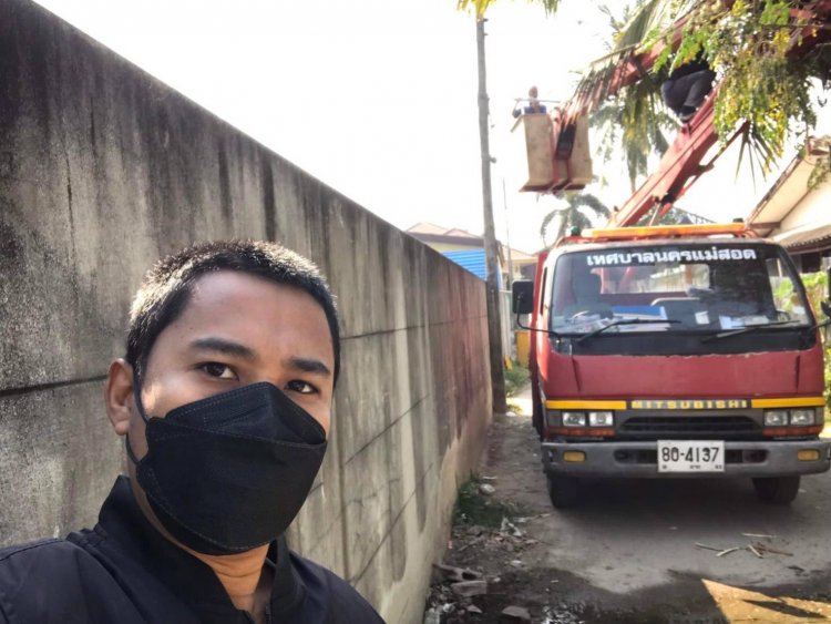 “DOOS สตาร์” ประสานงาน ทน.แม่สอด ติดตั้งไฟฟ้าส่องสว่าง ซอยมูฮาญีรีน ถนนแม่สอด-แม่ตาว