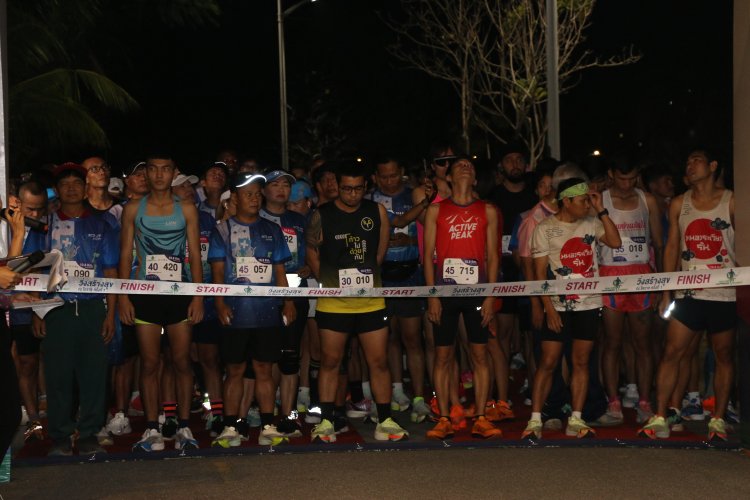 นักวิ่งกว่า 700 คน เข้าร่วมแข่งขันวิ่งสร้างสุข ณ โคราช ครั้งที่ 1