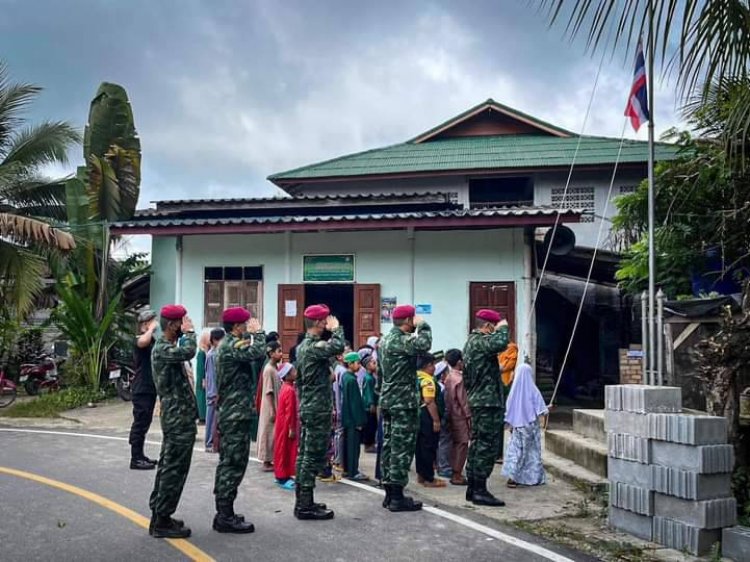 สังคมมุสลิมชายแดนใต้ฮือต้านทหารนำพระสอนในโรงเรียนสอนตาดีกาเมืองนราธิวาส