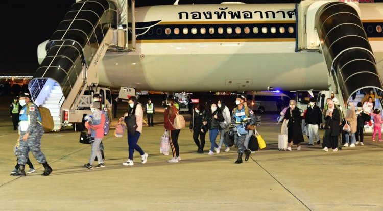 เครื่องบินกองทัพอากาศขนคนไทย 36 คน พร้อมผู้เสียชีวิตแผ่นดินไหวในตุรกี กลับถึงไทยแล้ว