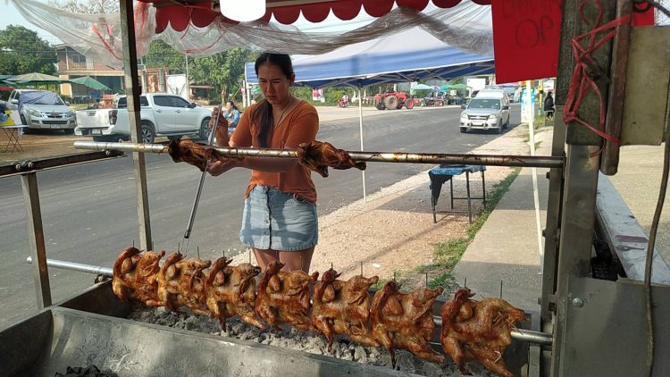 ไก่หมุนเมียน้อย!!อร่อยฟินเวอร์สูตรต้นตำหรับเมียเก่า ขายดีสะดุดตาคนซื้อ ตัวละ 180 บาท