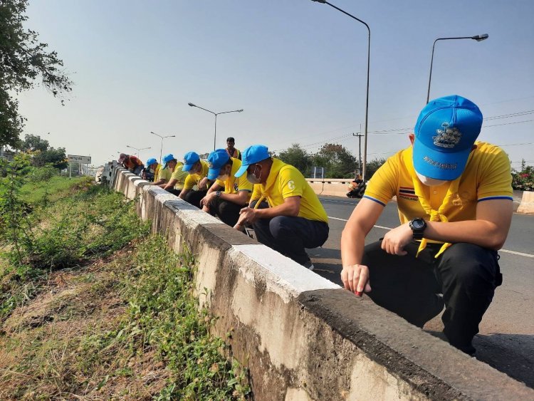 สุดเจ๋ง! จิตอาสาตำรวจทางหลวงเพชรบูรณ์ อาสา"ปรับปรุงทาสีสะพาน"