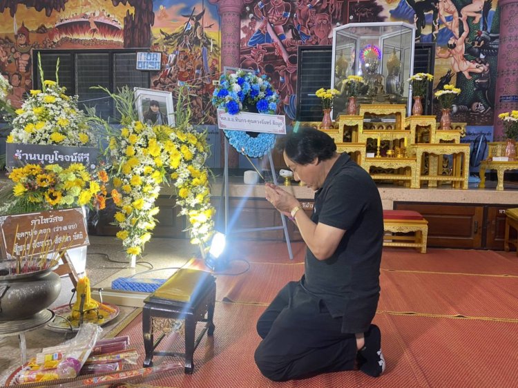 "เฮียหยี่"  ประธานจุดธูปเทียนงานศพอภิธรรมศพ "คุณตุ้ม ลักขณา พินิจวงษ์"