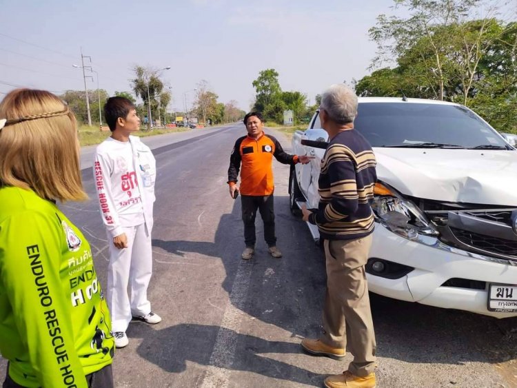 ระทึก!2 กระทิงป่าทับลาน พุ่งชนกระบะพังยุบ ขี้เล็ด คาดได้รับบาดเจ็บ โชคดีคนขับปลอดภัย