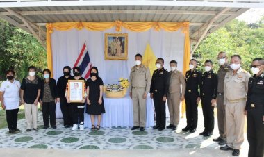 โปรดเกล้าฯให้ผู้ว่าฯชลบุรี เชิญตะกร้าสิ่งของพระราชทานไปมอบญาติเจ้าหน้าที่ EOD เสียชีวิตจากเหตุคนร้ายลอบวางระเบิด