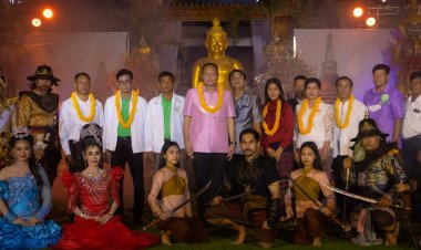 ชาวพิจิตรนักท่องเที่ยวแห่ทำบุญวันมาฆบูชามหกรรมลิเกแก้บนหลวงพ่อเหลือ วัดหงษ์