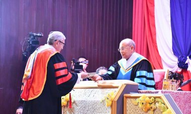 องคมนตรี เป็นผู้แทนพระองค์ มอบปริญญาบัตร มหาวิทยาลัยบูรพาประจำปีการศึกษา 2561 - 2563