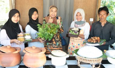 อิ่มคุ้ม 336 กันเอง ขนมจีน 40 บาท กินผักไม่อั้นแบยกสวน ทำรายได้งาม 5,000 บาทต่อวัน