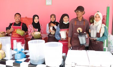 อึ่ง!น้ำมะพร้าวปั่นสดแก้ว 20 บาทยอดขายวันละ12,000-13,000 ต่อวัน