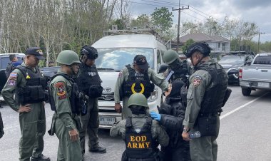 ระทึก!กู้ระเบิดปริศนาใต้ท้องรถอุสตาสปอเนาะชื่อดังในปัตตานีหนึ่งในคณะคุยสันติสุข