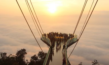 ปิดภาคเรียนมาเลเซียผู้ปกครองพาลูกหลานทะลักเที่ยวเมืองเบตงดันศก.คึกคัก