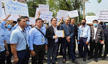 พนง.บีทีเอสบุกทำเนียบทวงเงินค้างหนี้ 5 หมื่นล้าน 7 วันเมินจ่ายหยุดรถประท้วง