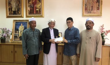 ปธ.คณะกรรมการอิสลามปัตตานีรับเงินซะกาตจากกาตาร์ เพื่อนำมอบต่อผู้มีสิทธิในซากาตต่อไป