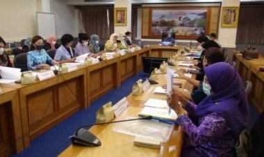 ประชุมคณะกรรมการคัดเลือก คัดสรร ผู้รับพระราชทานโครงการทุนการศึกษาพระราชทาน