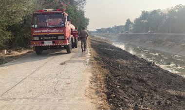 โคราชมือดียังคงลักลอบจุดไฟเผาหญ้าข้างทางต่อเนื่อง ก่อมลพิษฝุ่นละออง PM.25 พุ่งสูง