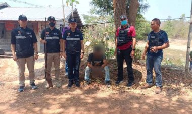 ตม.ร่วมกับชุดสืบสวน สภ. เมืองมุกดาหารรวบหนุ่มคลั่ง ก่อความวุ่นวาย ในหมู่บ้าน