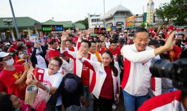 "เศรษฐา"แสดงจุดยืนไม่ขอเทียบบารมี "ทักษิณ" พร้อมหยิบยกหลัก "คิดเร็ว-ทำเร็ว" มาใช้บริหารงาน
