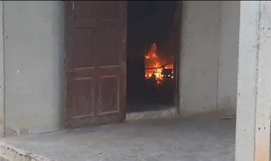 อุทาหรณ์!ชาร์จโทรศัพท์ทิ้งไว้ ไฟชอร์ตไหม้บ้าน หวิดวอดทั้งหลัง เพื่อนบ้านวิ่งดับกันวุ่น