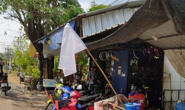 ชาวบ้านรอบโรงหลอมซีเซียม-137 ปักธงขาวสื่อสู่สังคมรู้สึกกังวล สสจ.ปราจีนฯลงพื้นที่เยียวยาจิตใจวันนี้