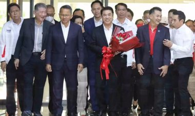 ชื่นมื่น!"สุริยะ-สมศักดิ์" สวมเสื้อเพื่อไทย "ฟ้าเปิดแล้ว" ตั้งรัฐบาลพรรคเดียว