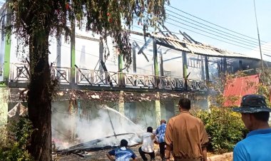 ระทึก!ไฟไหม้อาคารเรียนเมืองน่านวอดทั้งหลัง  โชคดี ครู นักเรียน ปลอดภัย เพราะปิดเรียนแล้ว