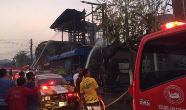 ระทึก! ไฟไหม้บ้าน กลางชุมชนขนาดใหญ่เมืองยโสธร ตรงข้ามเป็นปั๊มน้ำมัน