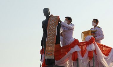 ผู้ว่าฯโคราชอัญเชิญผ้าสไบพระราชทานห่มองค์ย่าโมฉลองวันแห่งชัยชนะ