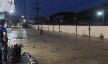 ฝนถล่มน้ำป่าทะลักท่วมเขตเทศบาลเบตง  เฝ้าระวังดินโคลนถล่มช่วง 1-2 วันนี้