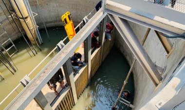 เศร้า!นักประดาน้ำทีมงานกู้ภัยอยุธยาถูกท่อสูบน้ำก้นแม่น้ำป่าสักดับ 2 รอดฉิวเฉียด 2