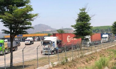 เมียนมาสู้รบเดือด!คนไทยเจ็บ 1 ปิดด่านถาวรชั่วคราว รถสินค้ากว่า 300 คันจอดเต็มด่าน