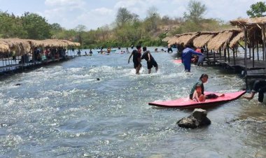 อากาศร้อนสุดๆ คนแห่เที่ยวเกาะสวาทหาดสวรรค์