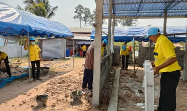 อำเภอโพธิ์ศรีสุวรรณนำจิตอาสาสร้างบ้านพักอาศัยให้แก่ผู้ยากไร้ ผู้ด้อยโอกาสตำบลโดด