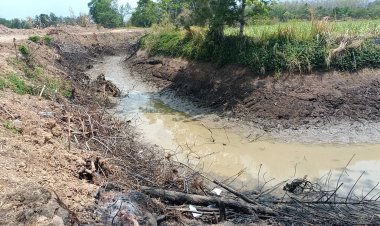 สลด! หนุ่มกบินทร์บุรีดัดแปลงหม้อแบตเตอรีจากรถจยย.ช็อตปลาในสระขนาดเล็กถูกไฟดูดเสียชีวิต