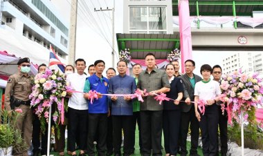 เปิดแล้ว!แห่งแรกในจังหวัดสะพานลอยพร้อมลิฟท์โดยสารเพื่อผู้พิการ ผู้สูงอายุ ประชาชนทั่วไปบริเวณหน้าโรงพยาบาลชลบุรี